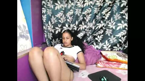 indianmaxine07 online show from October 27, 8:25 am