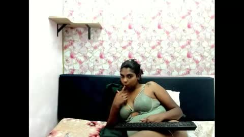 Snapshot of indianmystica694u chatting on October 7, 10:44 am indianmystica694u online show from October 7, 10:44 am