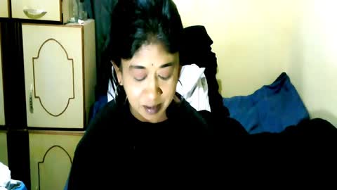 indianpleasures21 online show from June 27, 2:17 am