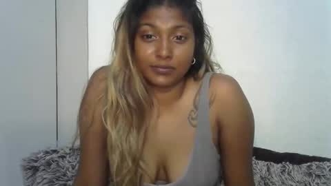 indianqtpie6 online show from November 28, 6:32 am