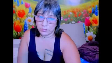 indianroxy27 online show from May 21, 11:22 pm