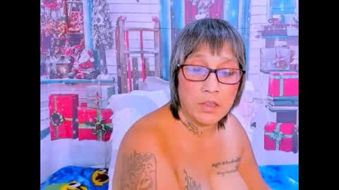 indianroxy27 online show from December 20, 1:12 am