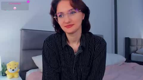 Snapshot of inellcanty chatting on October 16, 4:12 am Kira online show from October 16, 4:12 am