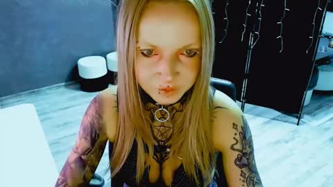 Snapshot of inesdesire chatting on October 10, 8:46 pm InesDesire online show from October 10, 8:46 pm