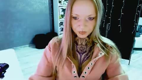 Snapshot of inesdesire chatting on September 18, 8:18 am InesDesire online show from September 18, 8:18 am