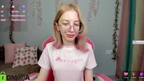 Mia online show from February 6, 3:59 pm