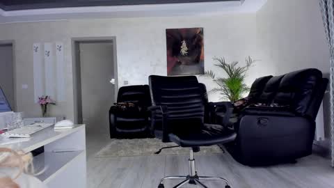 Ingrid online show from February 18, 9:09 am