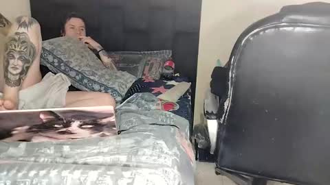 Snapshot of inkedsinners chatting on October 12, 11:28 pm inkedsinners online show from October 12, 11:28 pm