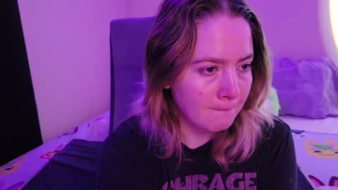 Faye online show from November 22, 5:39 am