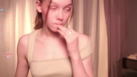 Avie online show from May 13, 6:28 pm