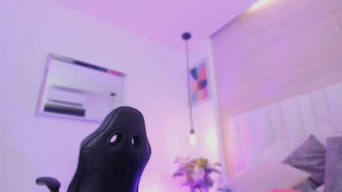 io_chie_ online show from February 25, 4:16 am