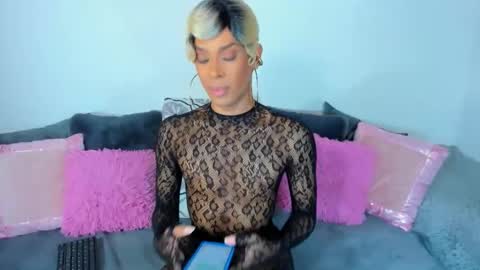 Snapshot of irenephill chatting on October 14, 4:04 am Irene Aguirre online show from October 14, 4:04 am