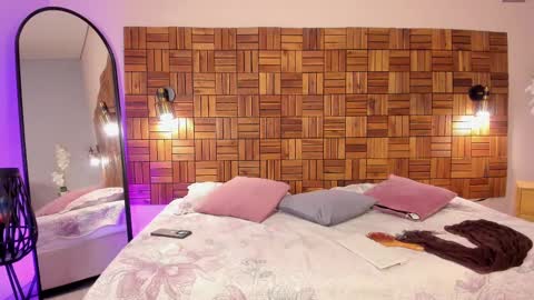 Snapshot of iriis_rosse chatting on February 22, 8:31 pm Iris Rosse online show from February 22, 8:31 pm