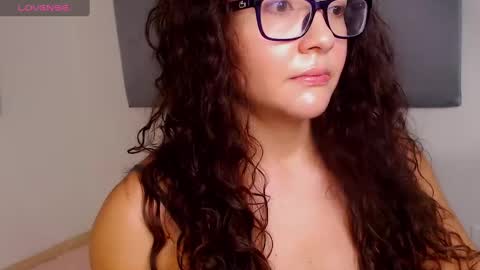 Instagram iris caprice online show from January 16, 3:23 am