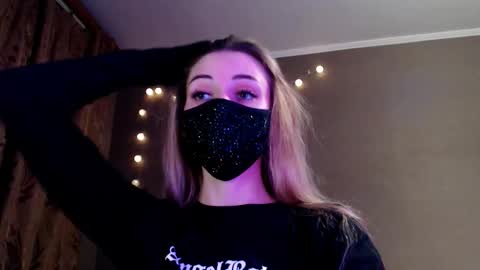 Lily online show from December 3, 4:07 pm