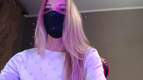 Lily online show from October 17, 4:33 pm