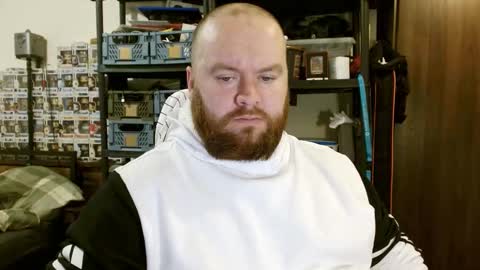 twitter theirishman205 online show from February 21, 4:32 pm