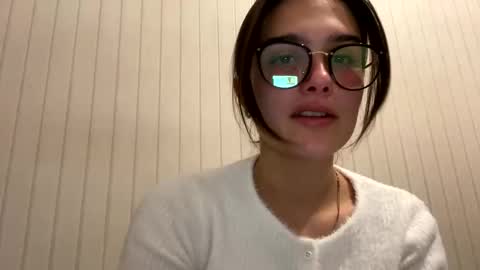 irisss31 online show from December 3, 7:06 pm