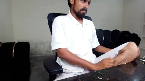 Naveed online show from July 6, 7:05 pm
