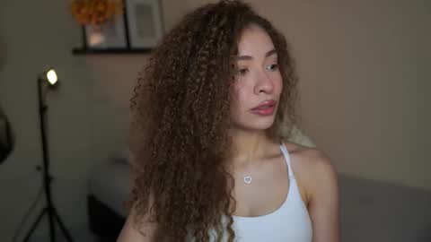 isa_____ online show from February 28, 2:04 am