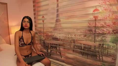 Snapshot of isa_little4u chatting on October 7, 10:11 am online show from October 7, 10:11 am