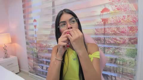 Snapshot of isa_little4u chatting on September 13, 11:12 am online show from September 13, 11:12 am