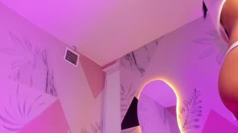 Snapshot of isa_little4u chatting on March 6, 4:38 pm online show from March 6, 4:38 pm