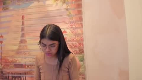 Snapshot of isa_little4u chatting on October 10, 10:43 am online show from October 10, 10:43 am