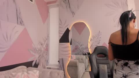 Snapshot of isa_little4u chatting on March 4, 4:09 pm online show from March 4, 4:09 pm
