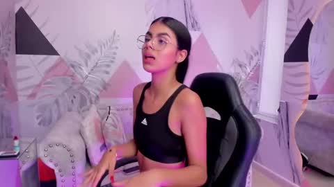 Snapshot of isa_little4u chatting on March 8, 4:28 pm online show from March 8, 4:28 pm