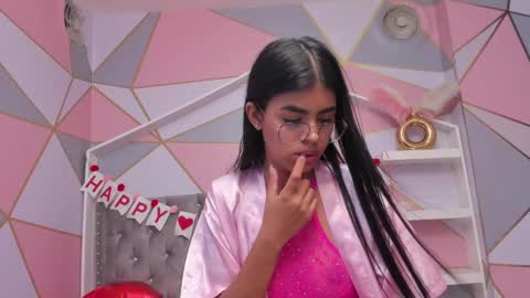 Snapshot of isa_little4u chatting on February 14, 10:25 pm online show from February 14, 10:25 pm