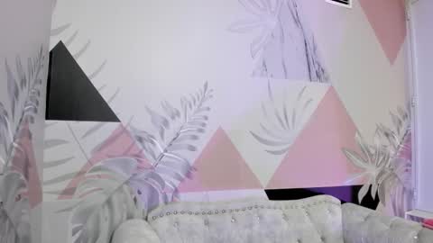 Snapshot of isa_little4u chatting on March 8, 10:22 am online show from March 8, 10:22 am