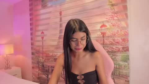 Snapshot of isa_little4u chatting on October 8, 10:21 am online show from October 8, 10:21 am