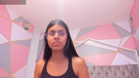Snapshot of isa_little4u chatting on February 20, 10:26 pm online show from February 20, 10:26 pm