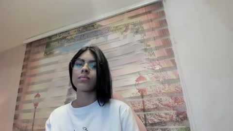 Snapshot of isa_little4u chatting on October 15, 3:43 am online show from October 15, 3:43 am