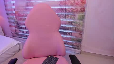 Snapshot of isa_little4u chatting on September 16, 11:34 am online show from September 16, 11:34 am