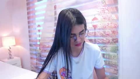 Snapshot of isa_little4u chatting on September 17, 11:35 am online show from September 17, 11:35 am