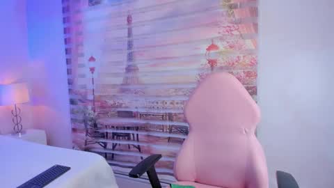 Snapshot of isa_little4u chatting on October 4, 11:30 am online show from October 4, 11:30 am