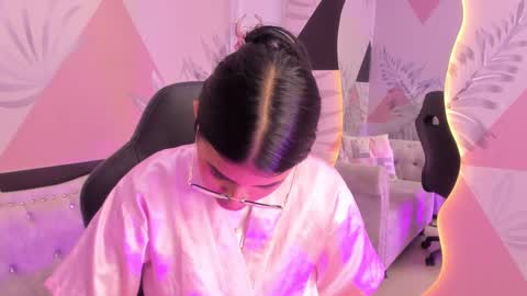 Snapshot of isa_little4u chatting on March 6, 1:35 pm online show from March 6, 1:35 pm