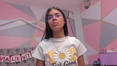 Snapshot of isa_little4u chatting on February 15, 1:31 am online show from February 15, 1:31 am