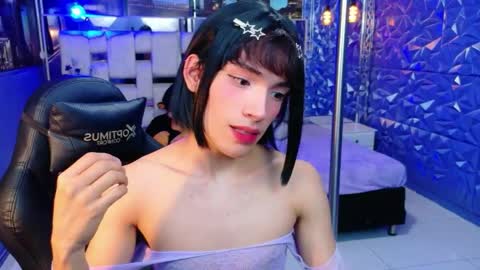 isaacnova online show from May 17, 8:18 pm