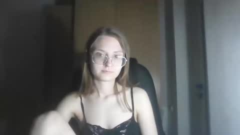 isabel_loveee online show from March 8, 9:08 pm