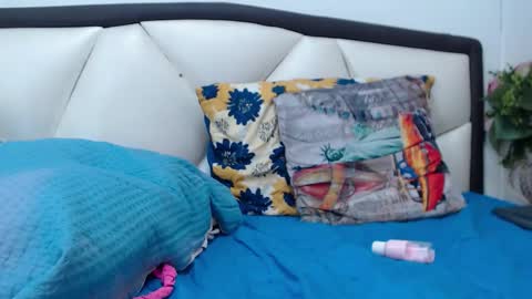 ISABELA  online show from December 14, 8:04 pm