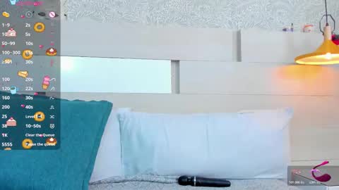 isabelacoleman_ online show from October 31, 2:50 pm