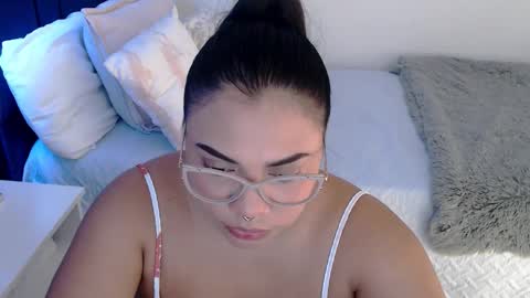 isabelateran online show from March 18, 6:47 pm