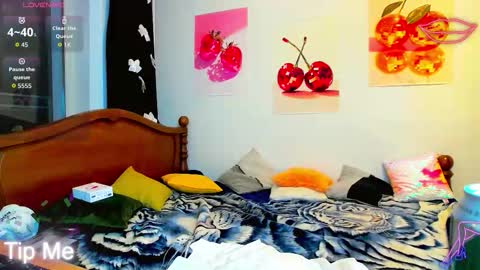 Ella online show from September 18, 5:39 pm