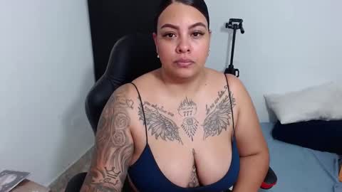 Snapshot of isabella_hots chatting on December 7, 9:22 am estefania online show from December 7, 9:22 am