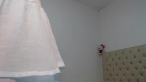 Snapshot of isabella_jazz chatting on February 17, 9:32 pm isabella_jazz online show from February 17, 9:32 pm
