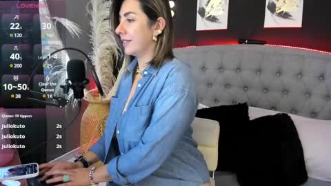 Snapshot of isabella_lt chatting on February 24, 5:42 pm online show from February 24, 5:42 pm