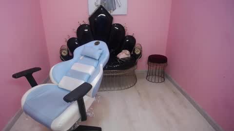 Isa  online show from October 26, 3:01 pm